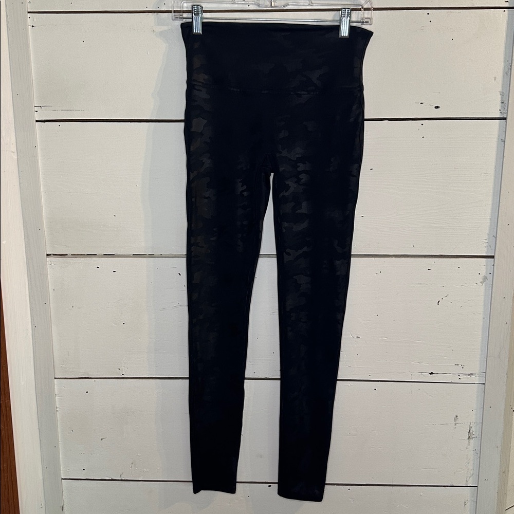 SPANX Black Shiny Camo Seamless Leggings Medium